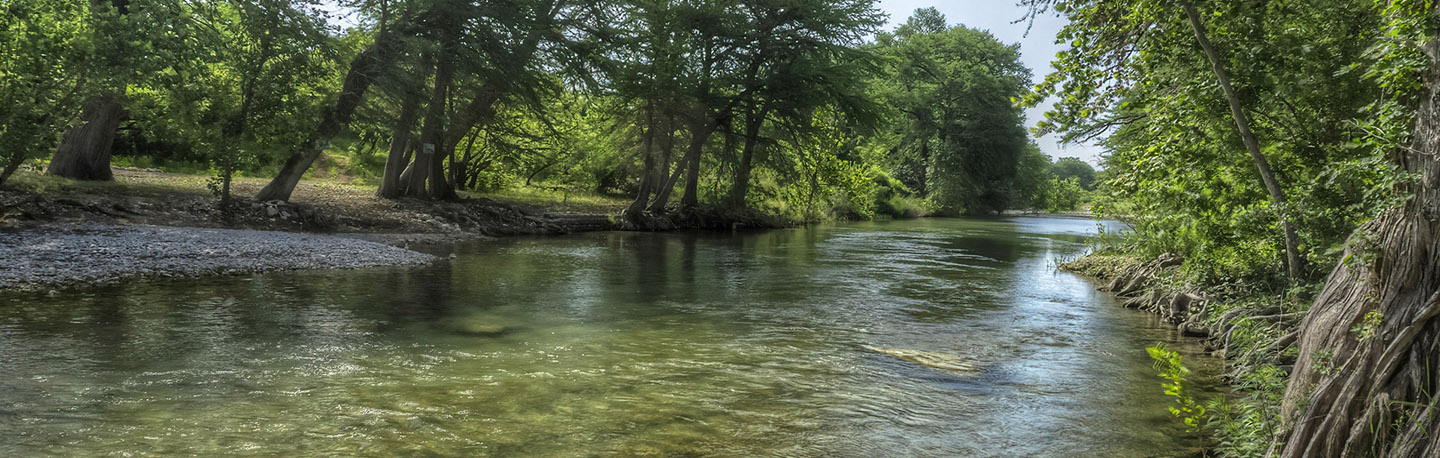 Cypress Banks - Luxury Cabins on the Frio River